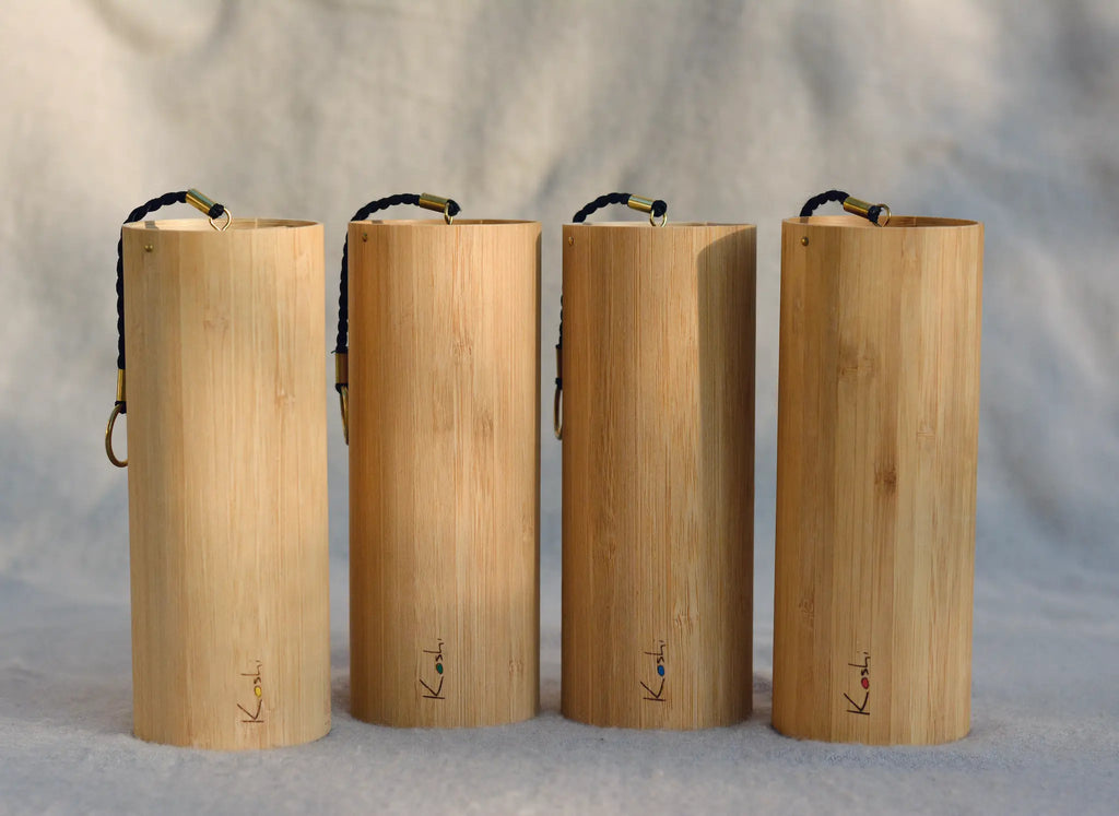 Koshi 4er-Set vor weichem Hintergrund. Koshi Feuer, Koshi Wasser, Koshi Luft, Koshi Erde.
