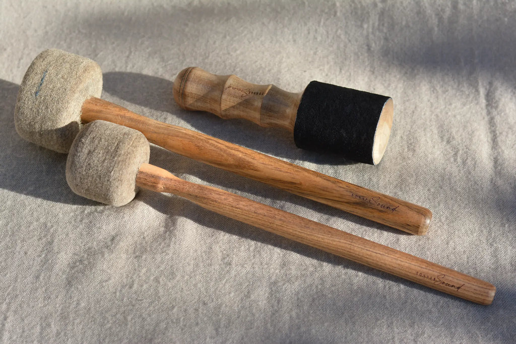 Sonner Sound Reiber und Schlägel im Dreier-Set liegend