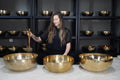 Raphaela Sonner leitet ein Soundbath Klangreise in München