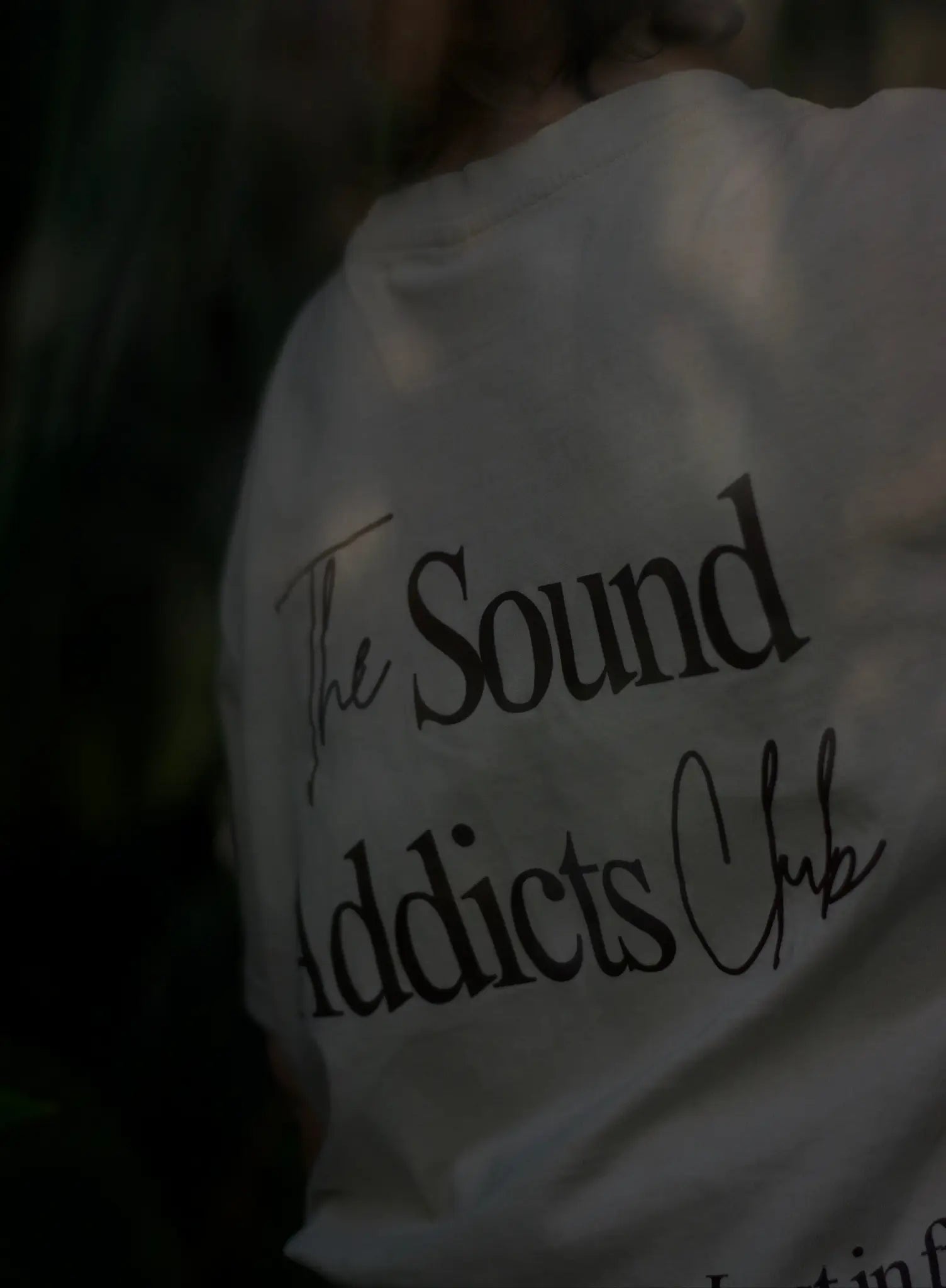 The Sound Addicts Club Shirt im Low-Key Look